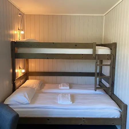 Fjordly Ungdomssenter * Bryggja